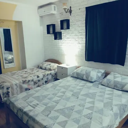 Apartman Prizemlje S Terasom I Rostiljem - Alaga *